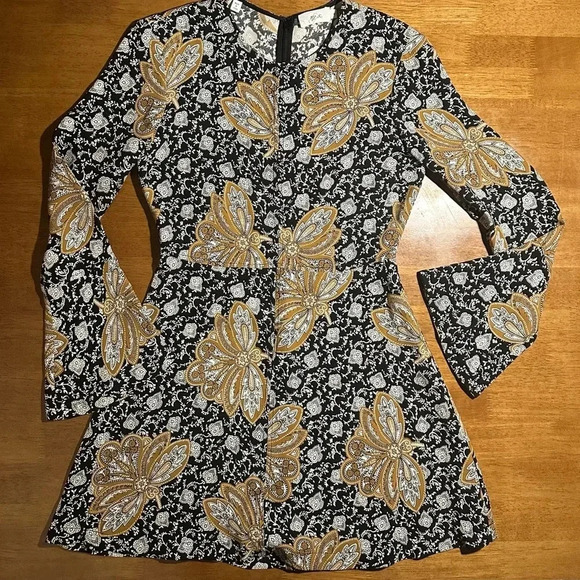 A.L.C. Silk Print Trixie Bell Sleeve Dress. Size 6 - Picture 3 of 10